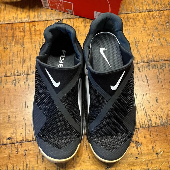 NIKE Go FlyEase‎  Black White Easy On/Off Shoes DR5540 002 - Picture 6 of 9